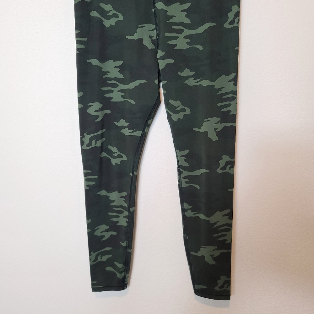 GOOD AMERICAN The Core Strength High-Waisted Green Camo Leggings - Picture 8 of 11